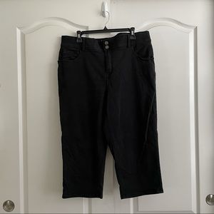 LAST CALL🚨 EUC Lane Bryant Capri Size 18